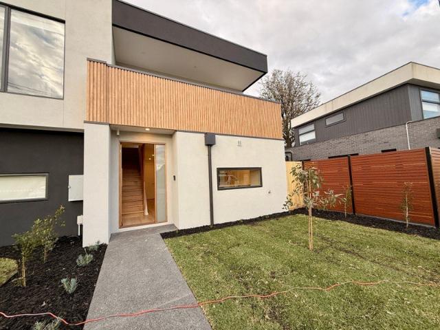 Townhouse for rent in Heidelberg Heights, Melbourne
