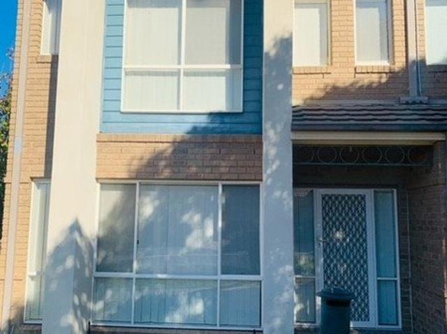 Townhouse for rent in Watervale, Melbourne