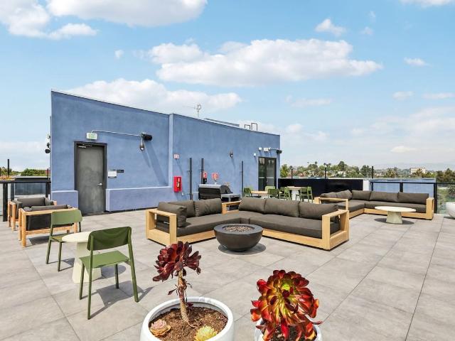 Apartment for rent in Canoga Park, California