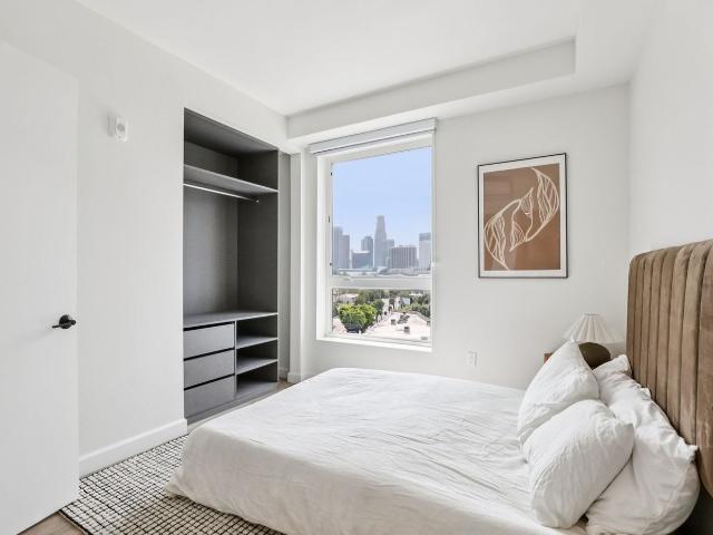 Apartment for rent in Canoga Park, California
