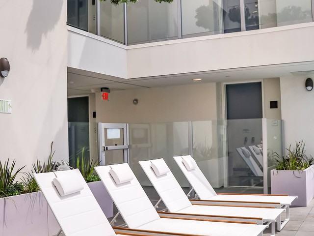 Apartment for rent in Canoga Park, California