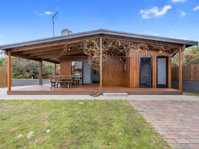 House for sale in Victoria
