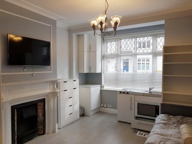 Studio for rent in Furzedown, Greater London