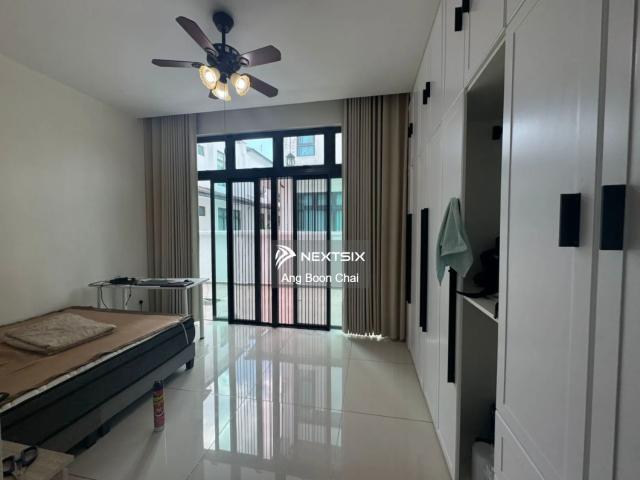 Shop for rent in Kajang, Langat