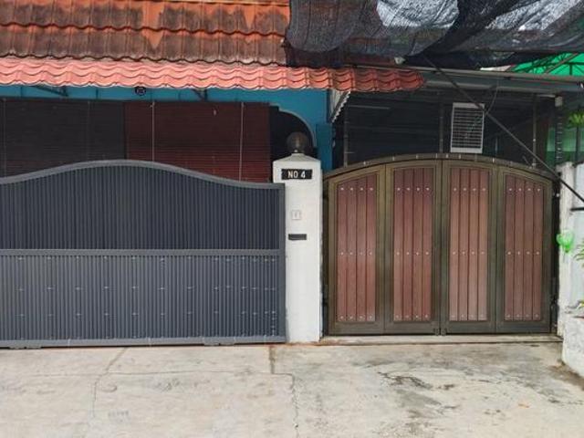 Terraced House for sale in Malaka