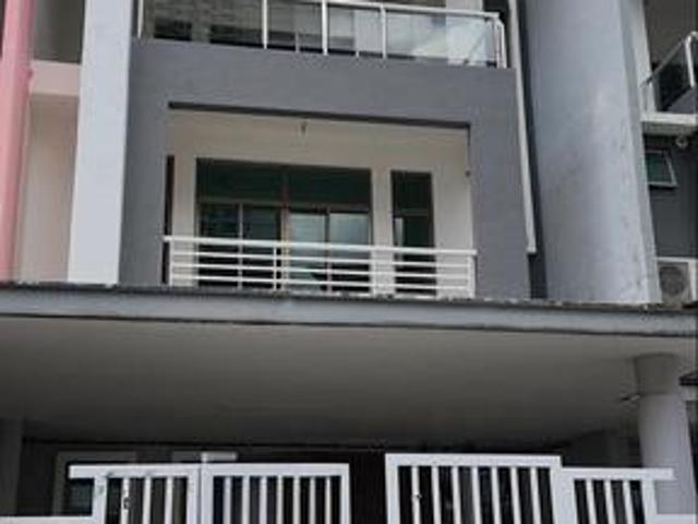 Terraced House for sale in Malaka