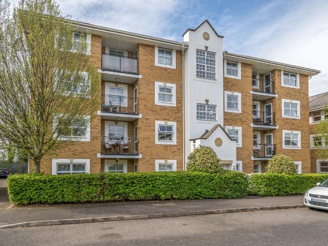 Apartment for rent in Lower Halliford, Surrey