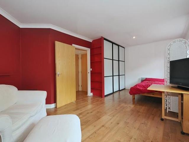 Studio for rent in Charlton, Spelthorne
