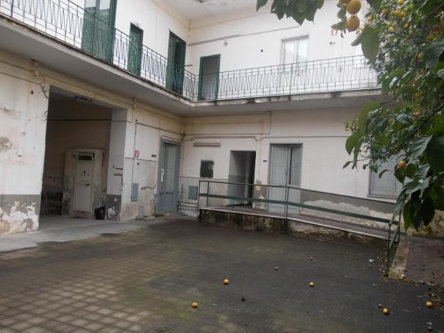 Palazzo in vendita a Sant'antimo, Campania