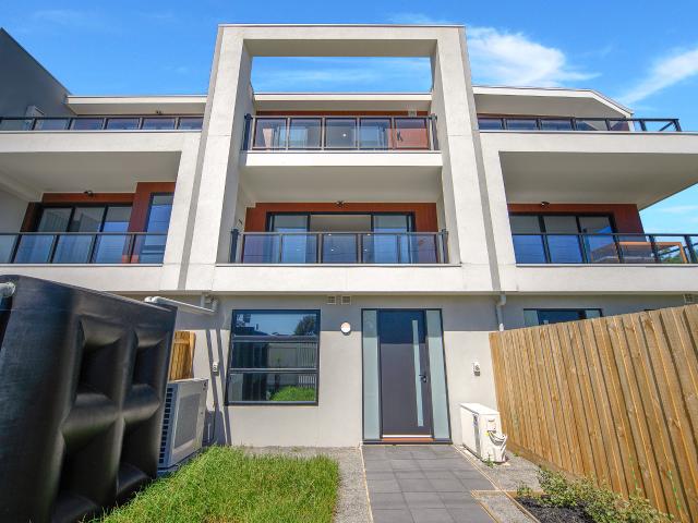 Townhouse for sale in Seaford