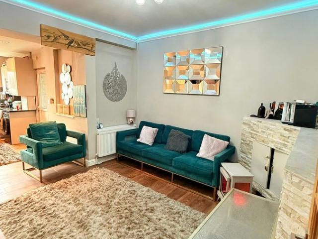 House for rent in Plasnewydd, Falcon Lodge