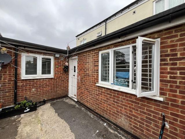 Studio for rent in London Borough of Ealing, Greater London