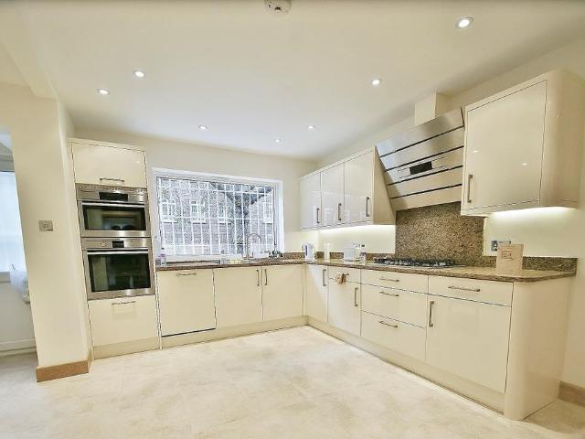 House for rent in Bayswater, Greater London