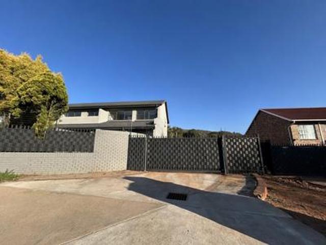 Townhouse for sale in Waterkloof, Gauteng