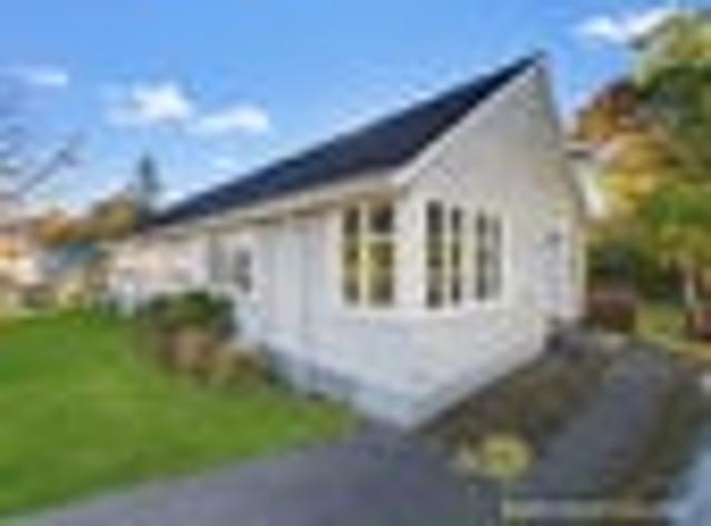 Apartment for sale in Chaslands, Canterbury