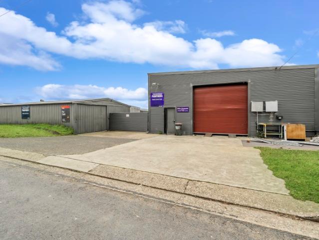 Warehouse for sale in Brisbane Grove, New South Wales