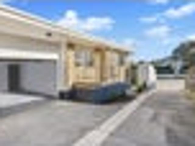Apartment for sale in Chaslands, Canterbury
