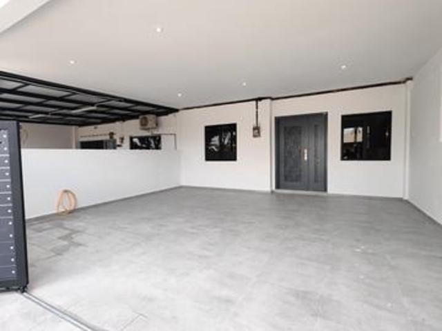 Terraced House for sale in Malaka