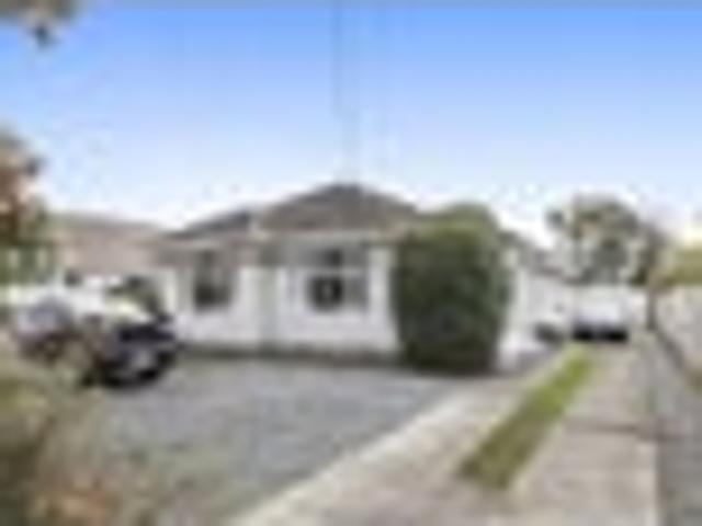 House for sale in Chaslands, Canterbury