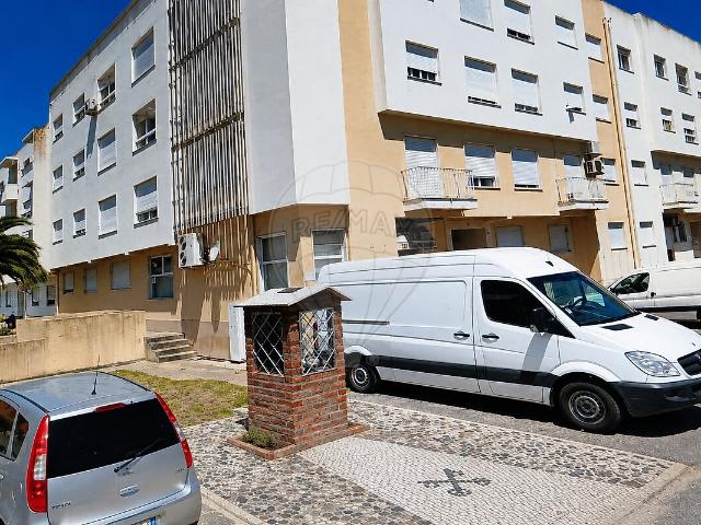 Garagem venda em Riachos, Torres Novas