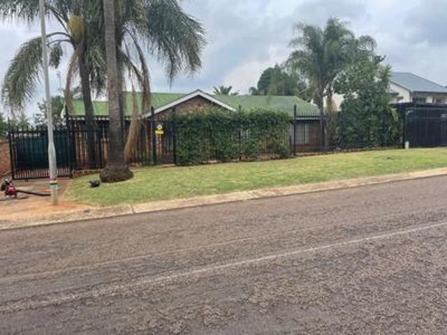 House for sale in Waterkloof, Gauteng