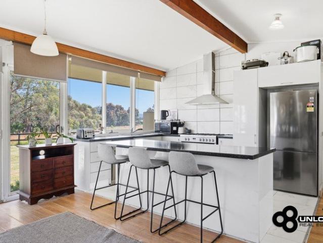 Cottage for sale in Camerons Creek, Victoria