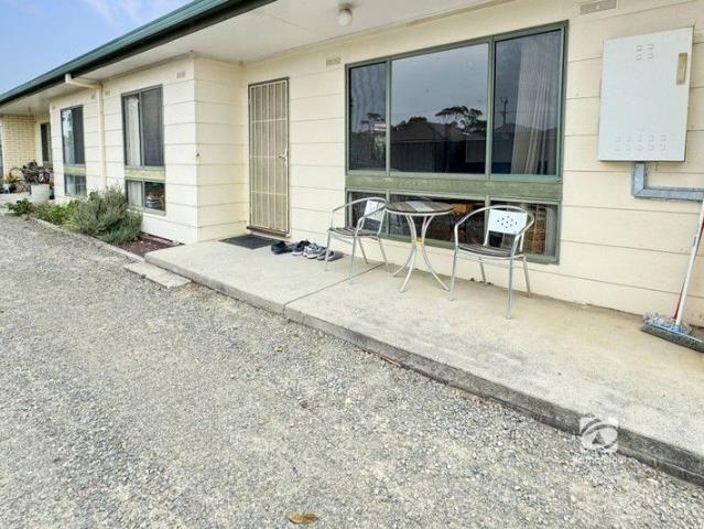 Flat for sale in Lakes Entrance