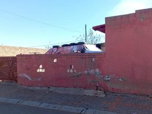 House for sale in Mohlakeng, Gauteng