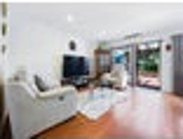 Townhouse for sale in Paremoremo