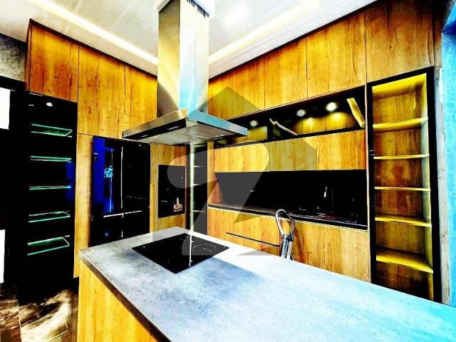 Building for sale in Karachi, Sindh