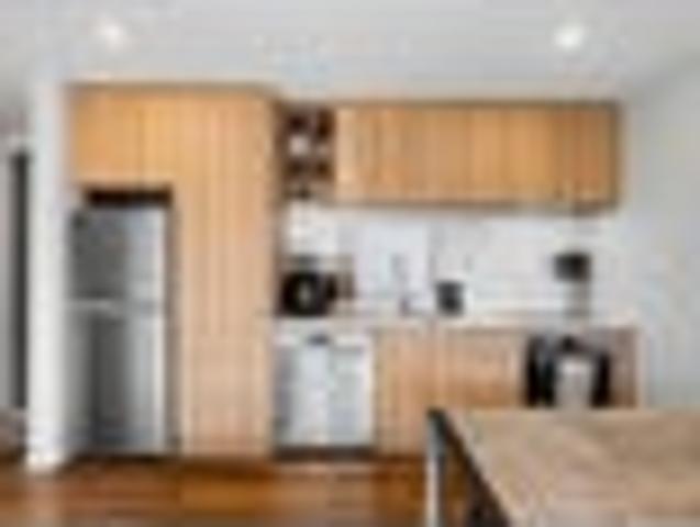 Townhouse for sale in Chaslands, Canterbury