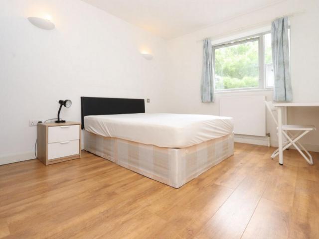 Room for rent in East Greenwich, Greater London
