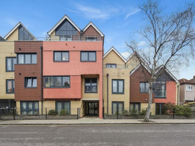 House for rent in Gants Hill, Greater London