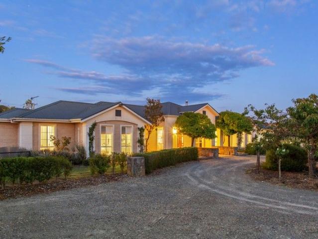 Cottage for sale in Nanima, New South Wales