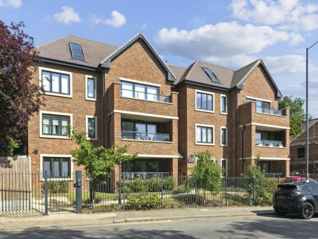 Apartment for sale in Harrow On The Hill, Greater London
