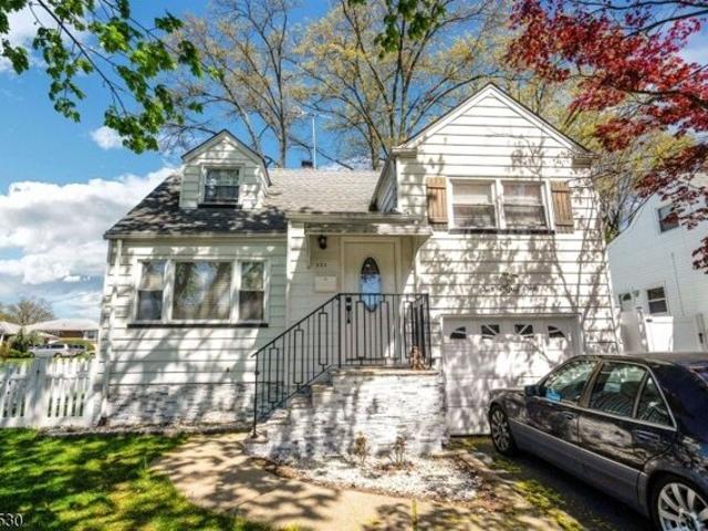 House for sale in Elmwood Park House for sale in Elmwood Park