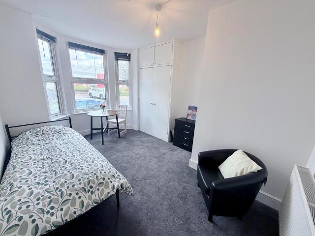 House for rent in Maidenhall, Key Street