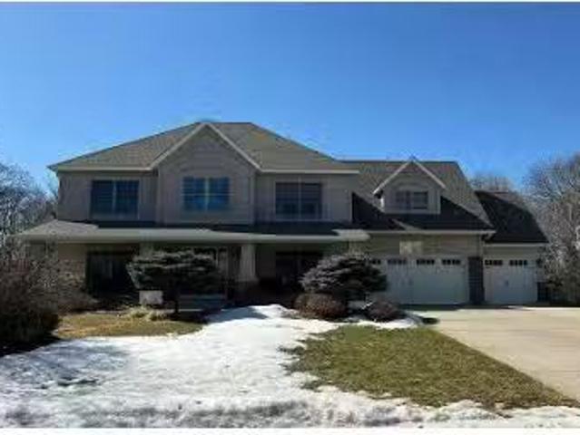 House for sale in Lakeville