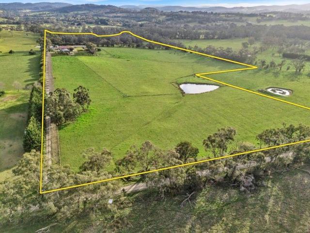 Cottage for sale in Camerons Creek, Victoria