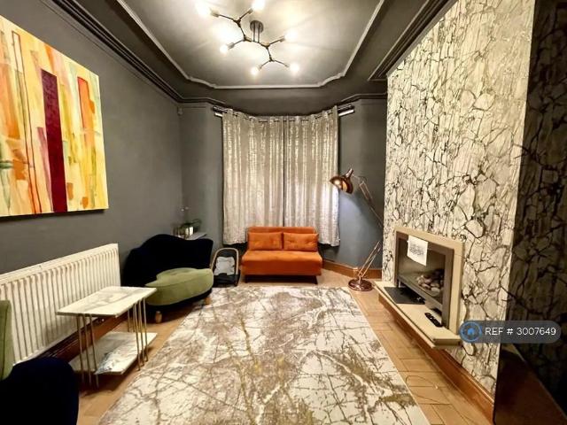 House for rent in Calderstones