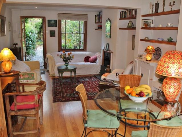 Apartment for rent in Mortlake, Greater London