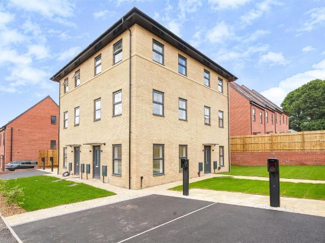 House for rent in Graveleythorpe, West Yorkshire