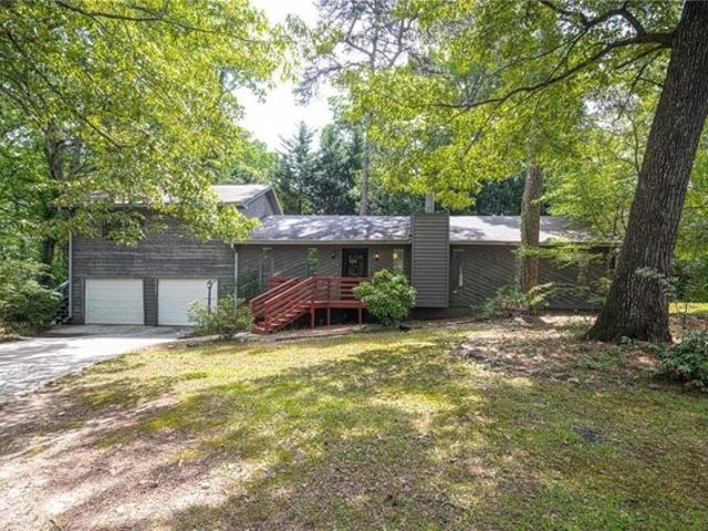 House for sale in Pine Lake