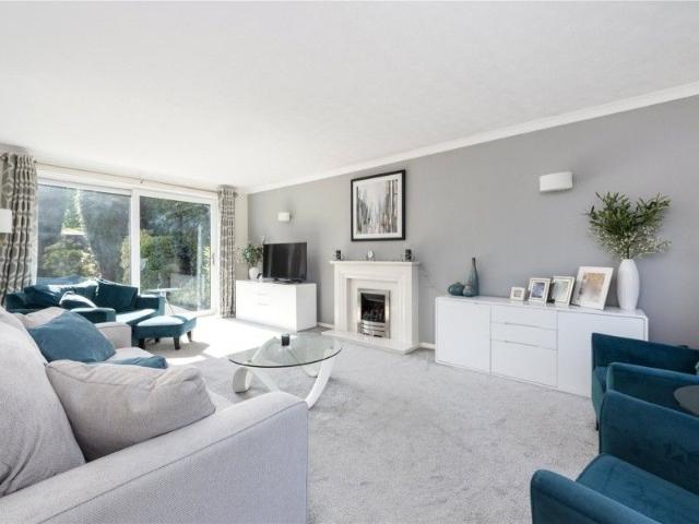 House for rent in Heol-las, Surrey