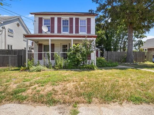 House for sale in East Islip