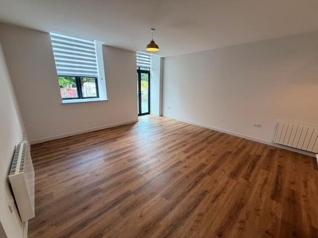 Apartment for rent in Esscroft, Bradford