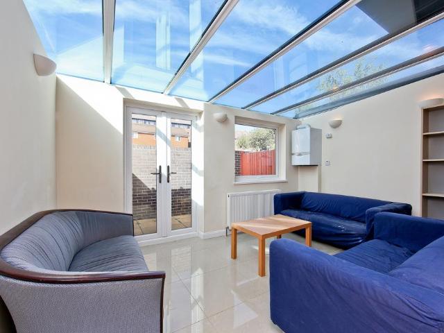 House for rent in Millwall, Greater London