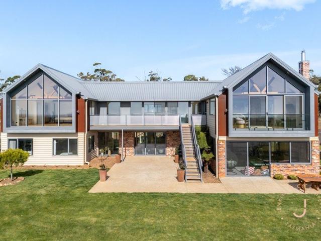 Cottage for sale in Bridport, Tasmania