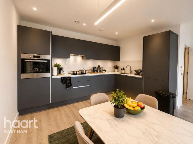 House for rent in Upton Park, Greater London