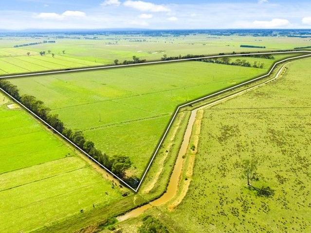 Cottage for sale in Nambrok, Victoria